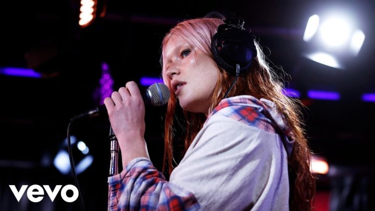 Wet Leg Reimagine “Walking on a Dream” With Hypnotic Indie Flair