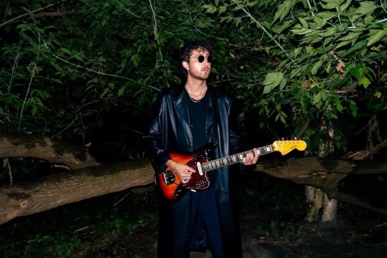 Toronto Dream-Pop Artist ARK IDENTITY Confronts Fear and Freedom on ‘Deluxe Nightmare’