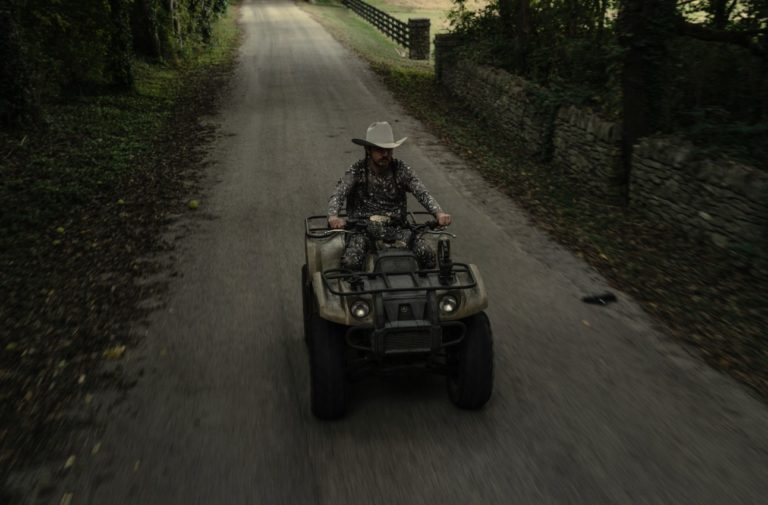 Country Outlaw Dalton Davis Drops Music Video for “Cows In The Front Yard”