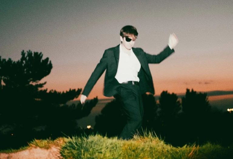 Oliver Marson Descends Into Noirish Art Pop On Haunting New EP ‘Into The Darkness’