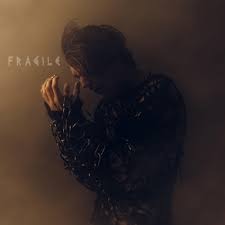 Huddy Releases Raw New Single “Fragile,” Embracing Vulnerability as Strength