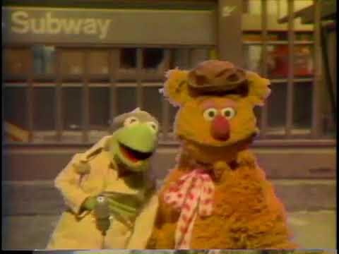 Kermit the Frog and Fozzie Bear Take On The Macy’s Thanksgiving Parade In 1978