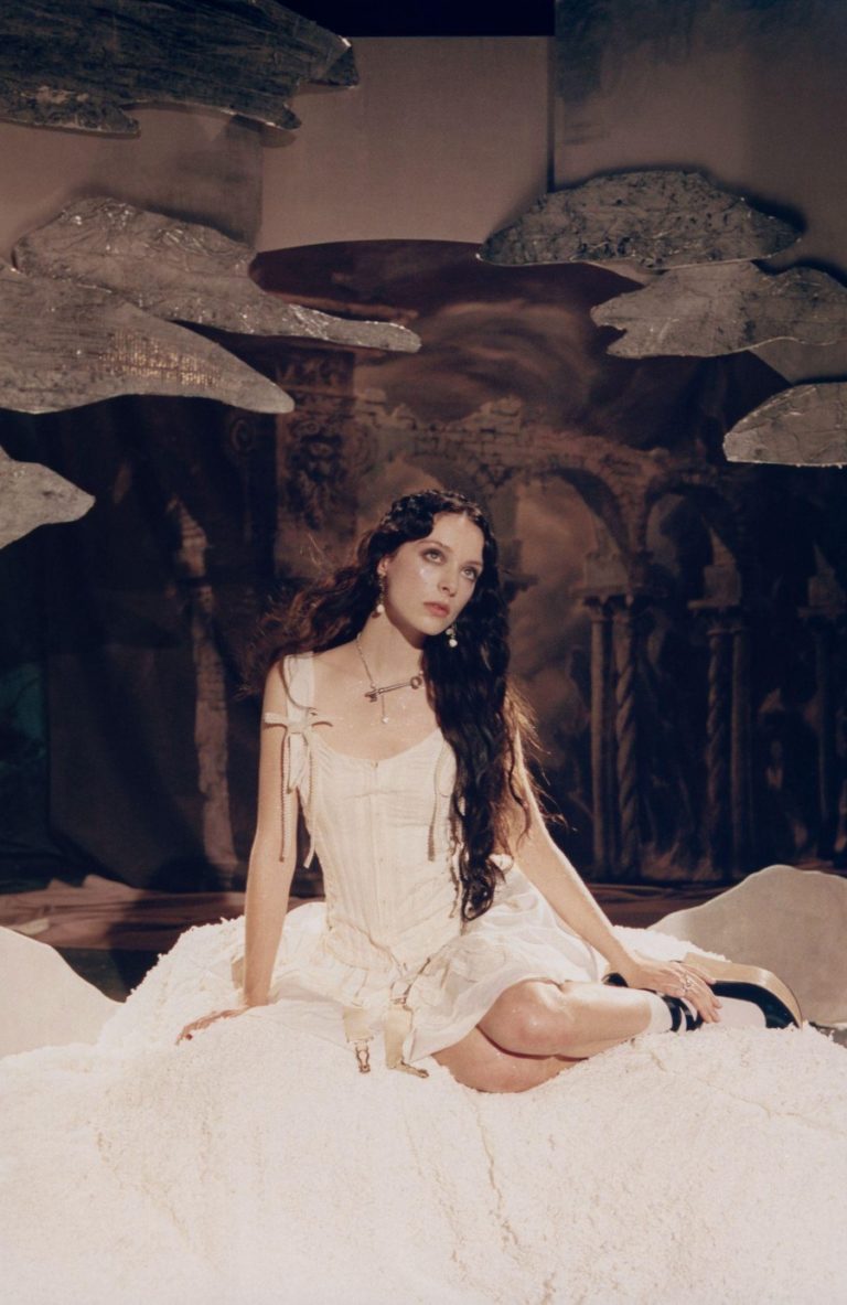 Holly Humberstone Returns with Gothic New Single “Die Happy”