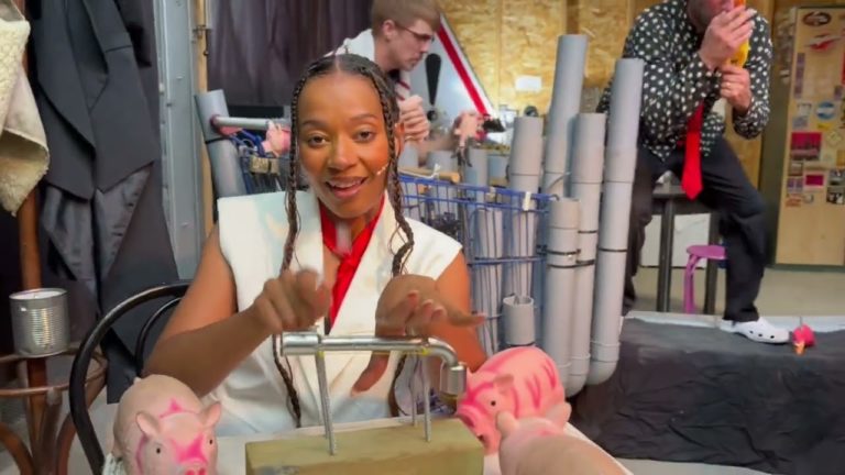 Les Fo’Plafonds Drop Funky ‘Pink Panther’ Cover on Squeaky Toys