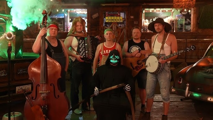 Bluegrass Band Steve’n’Seagulls Drop Spooky Cover Of “Don’t Fear the Reaper”
