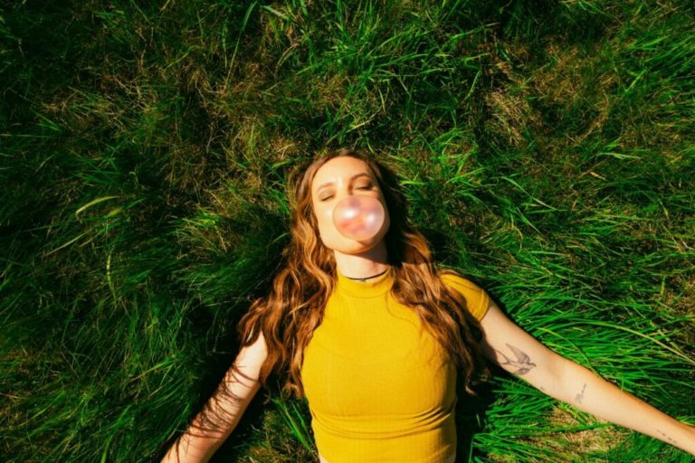 Annika Catharina Turns Up Country Rock Confidence On “Under Covers” Single