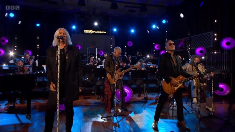 DEF LEPPARD Stuns with Orchestral Version of “Hysteria”