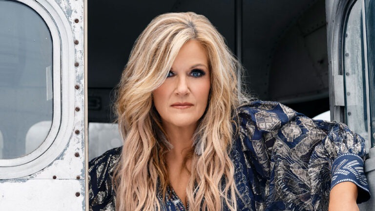 TRISHA YEARWOOD Announces Expanded Digital Edition ‘The Mirror (Deluxe)’ And Intimate Acoustic Tour