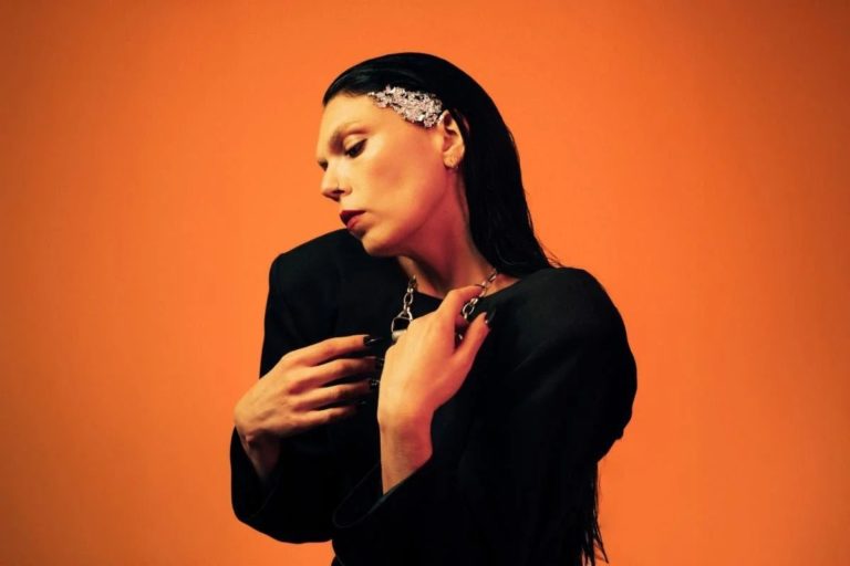 A.A. WILLIAMS Signs to Reigning Phoenix Music, Unveils Haunting New Single “Just A Shadow”