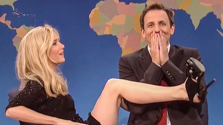 Watch Kristen Wiig Brake The Saturday Night Live Cast For 4 Minutes
