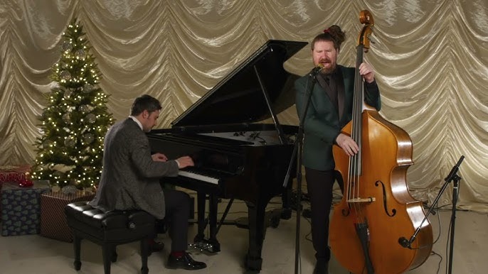 Scott Bradlee and Casey Abrams Deliver Spontaneous Jazz Magic with “Santa Claus Is Comin’ to Town”