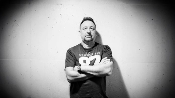 imgi_3_Peter-Hook-1-Credit-Julien-LachaussCe