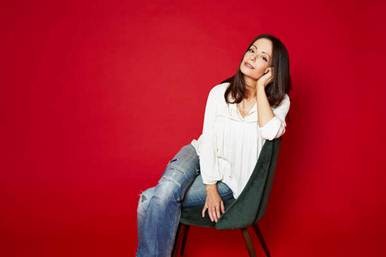 Folk Pop Artist Melanie Peterson Releases New EP ‘Read It on the Radio – Vol 2’