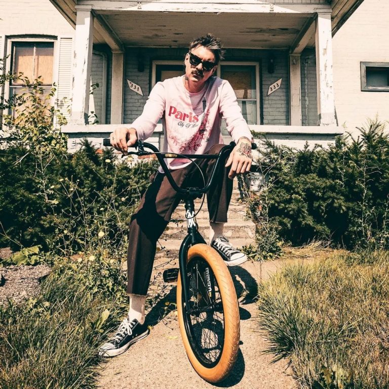 Danny Miles Pushes Ahead With The Anthemic “Reckless Kids”