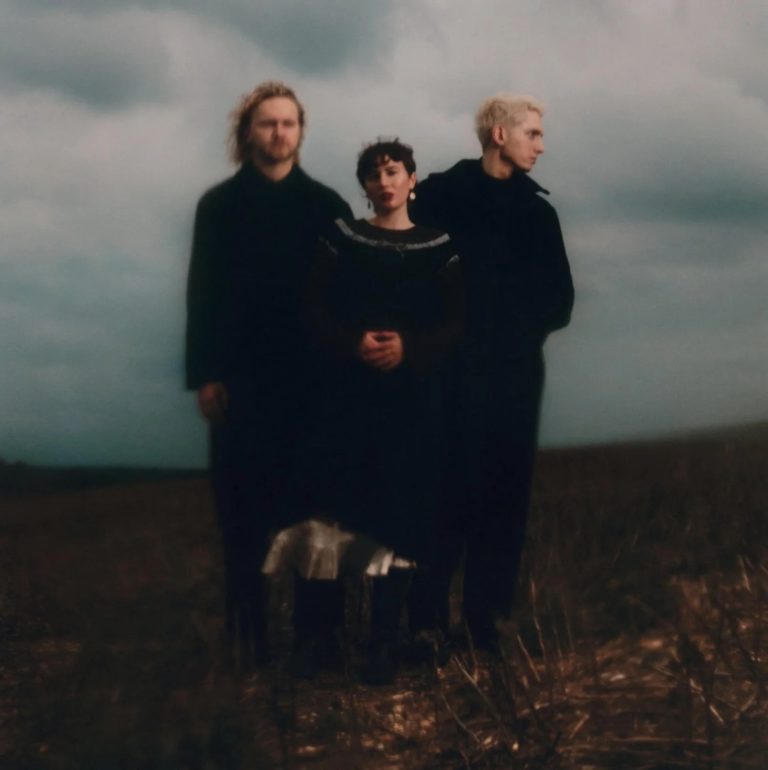 London Dreampop Trio deary Announce Debut Album ‘Birding’ And Share New Single “Seabird”