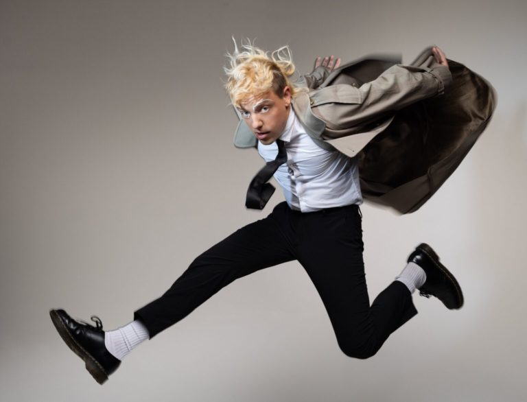 Robert DeLong Strips It Back on “Fool Me Once (Folk Edition)”