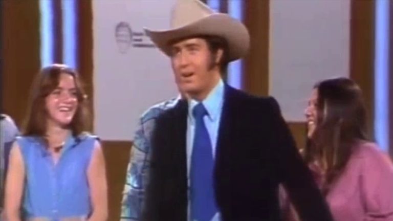 Andy Kaufman Gallops Through “Old MacDonald Had a Farm” On Van Dyke And Company In 1976