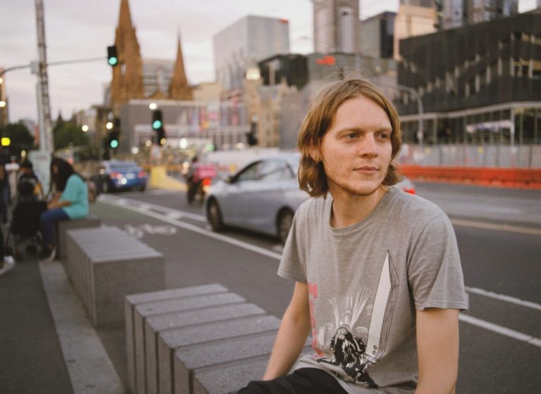 Oliver Jach Delivers Warm Indie Folk On His New 9-Song Solo Album ‘Japan’