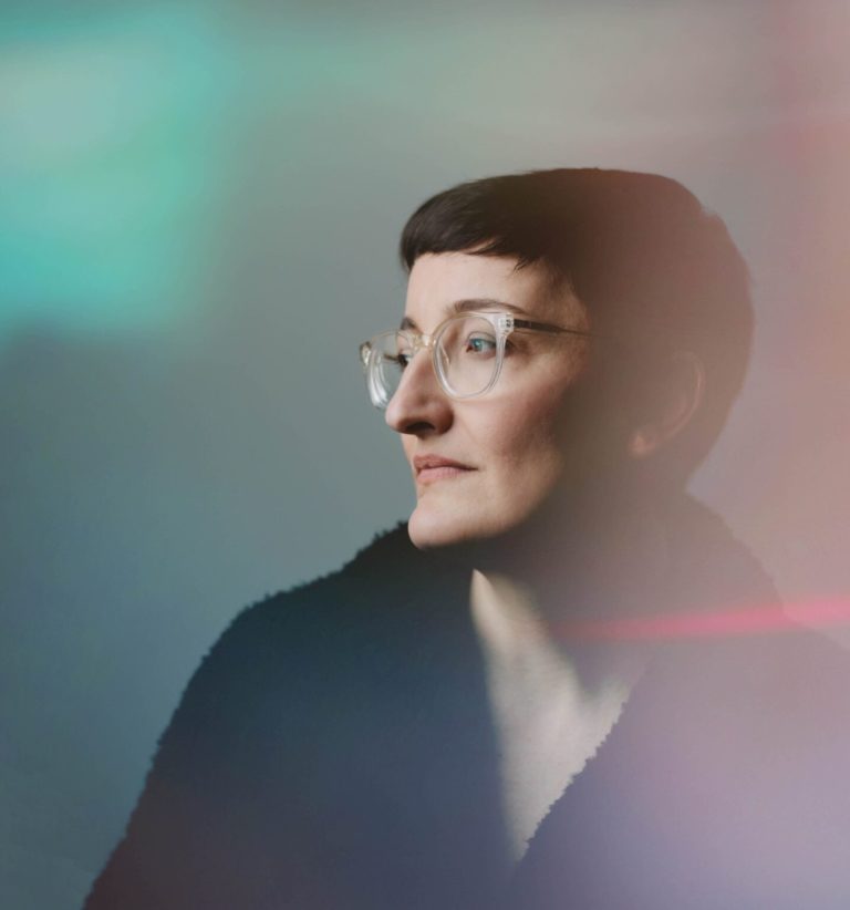 Jazz Vocalist Whitney Ross-Barris Releases New Album ‘Curtains Of Light’ Blending Neo-Soul And Folk