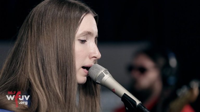 Dry Cleaning Perform Songs From ‘Secret Love’ At WFUV FM Live Session