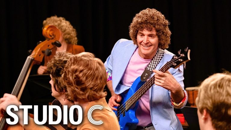 Will Forte Plays The Bass In Seinfeld Theme Song Sketch