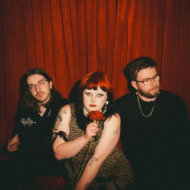 Welsh Alt-Rock Trio CHROMA Close The Year With New Single “Lifehack”