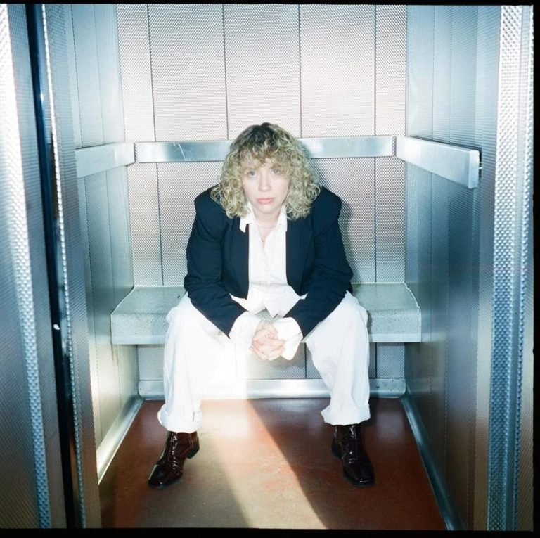 Lizzie Reid Unveils ‘Undoing’ And Unleashes “Sweet Relief” Ahead Of UK Tour