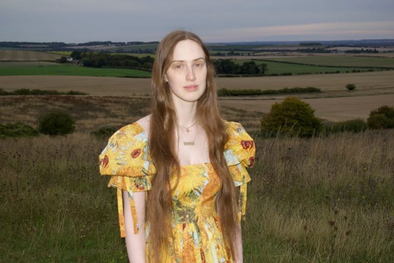 Cambridge Indie-Folk Songwriter Sakara Finds Hope In “Sunflower”