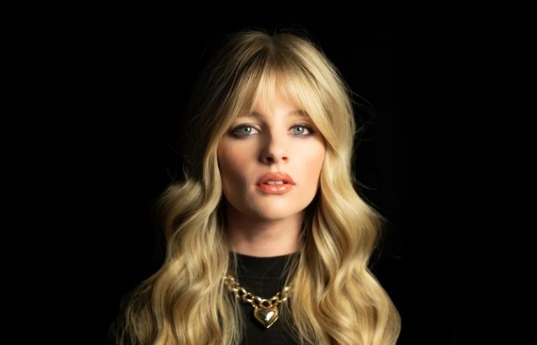 Alt.Rock Visionary Chelsea King Descends Into “The Rabbit Hole”