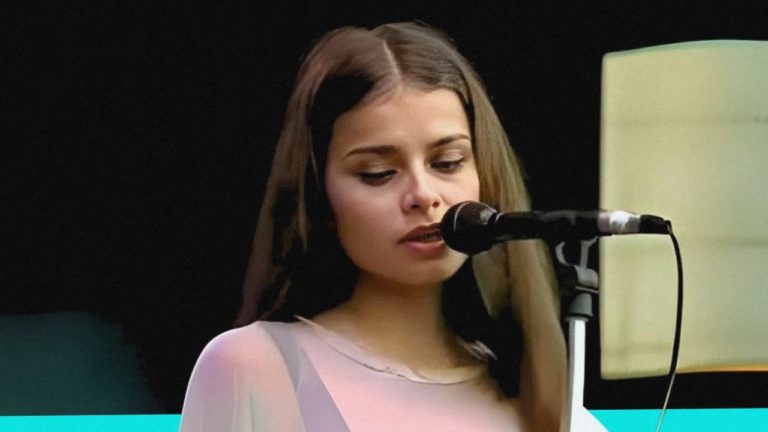 Video: Mazzy Star Performs “Fade Into You” Live At Shoreline Amphitheatre In 1994