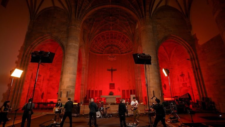 Spanish Noise Rock Trio Triángulo De Amor Bizarro Storm KEXP Bilbao Session