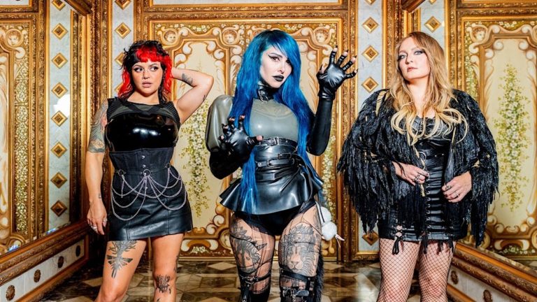 L.A. Rockers Stitched Up Heart Channel Internet-Era Swagger On New Single “Glitch Bitch”