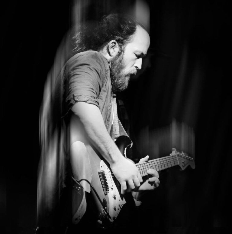 Irish Guitar Virtuoso Paul Sherry Drops “Peace In Mind” Video From His Acclaimed Fourth Album