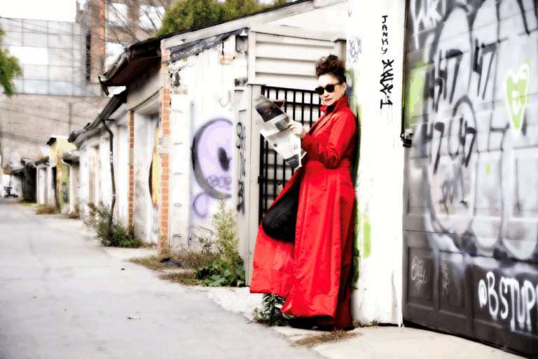 Holly Cole Continues to Light Up the Stage in Support of Dark Moon With Upcoming Dates in Toronto and New York City