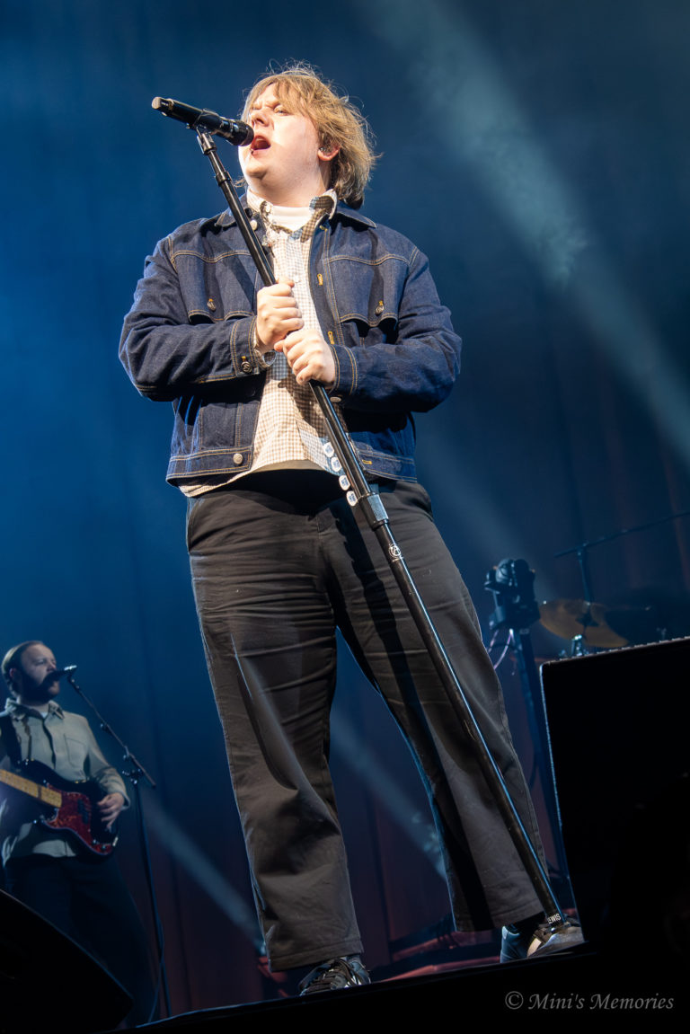 Photo Gallery: Lewis Capaldi and Joy Crookes at Toronto’s Scotiabank Arena on April 22, 2026