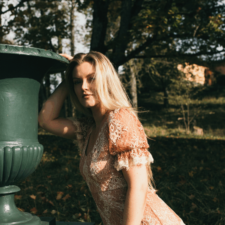 Maren Davidsen’s Nordic Americana Has Found Its Nashville Moment With “Tennessee On My Mind”