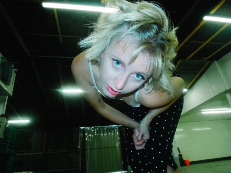 Manchester Indie Favorite Abbie Ozard Returns With Fuzz-Drenched New Single “Backbone”