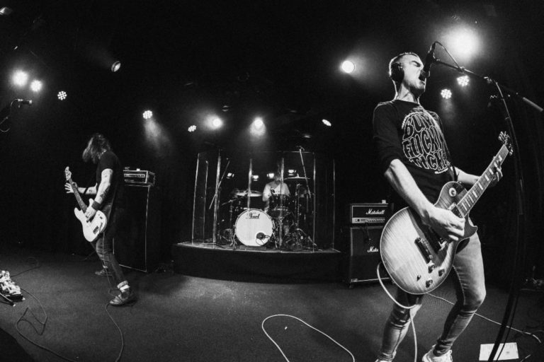 mclusky Prove They Can’t Stop Writing With New Mini Album ‘i sure am getting sick of this bowling alley’