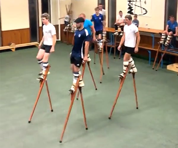 French Folk Dance Troupe Lous Cadetouns and Their Synchronized Stilt Walkers Are Something Else Entirely