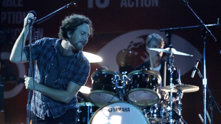 Watch Pearl Jam Bring Beyoncé, and a Central Park Crowd to Their Feet in 2015