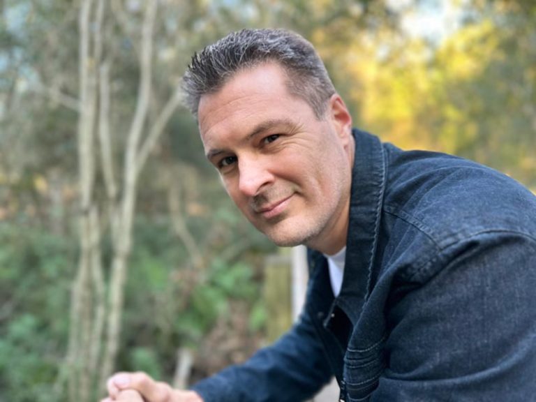 Country Road Warrior Chas Collins Delivers Barroom Comedy Gold With New Video for “This Bar Sucks”