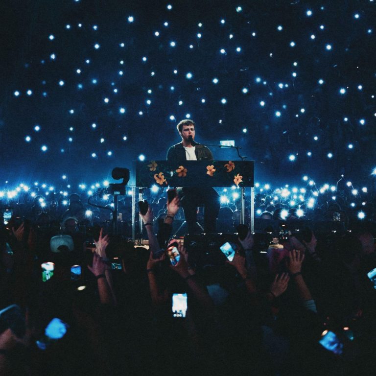 GRAMMY-Nominated Phenomenon Alex Warren Drops Arena-Ready Ballad “Fine Place to Die”
