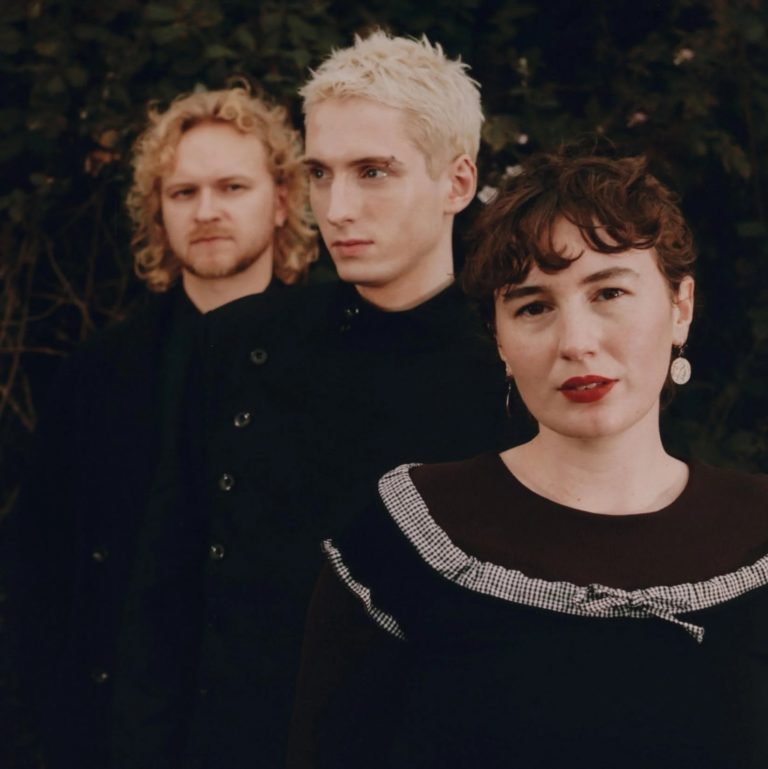 Dreampop Three-Piece deary Arrive Fully Formed on Debut Album ‘Birding’ and New Single “Alfie”