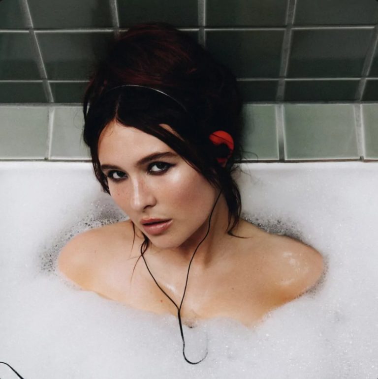 British Pop Star Mimi Webb Deepens the ‘Confessions’ Era With New Deluxe Album and Single “Ends In Y”