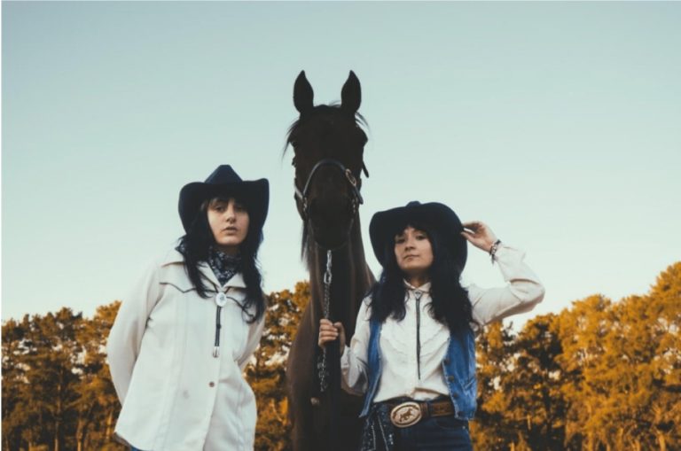 Pop-Punk Duo Teenage Joans Go Full Outlaw on New Country-Tinged Single “Bandits”