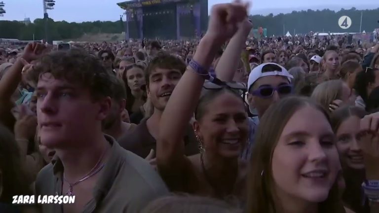 Video: Zara Larsson Conquers A Hometown Lollapalooza Stockholm Crowd In 2023