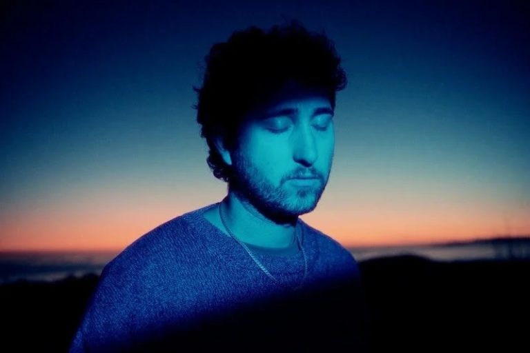 Toronto Dream-Pop Maker ARK IDENTITY Floats Into Existential Territory on “Fading Light”