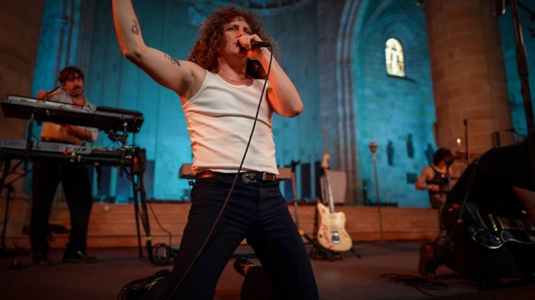 Spanish Psych-Rockers Derby Motoreta’s Burrito Kachimba Tear Through a Bilbao Church Live on KEXP