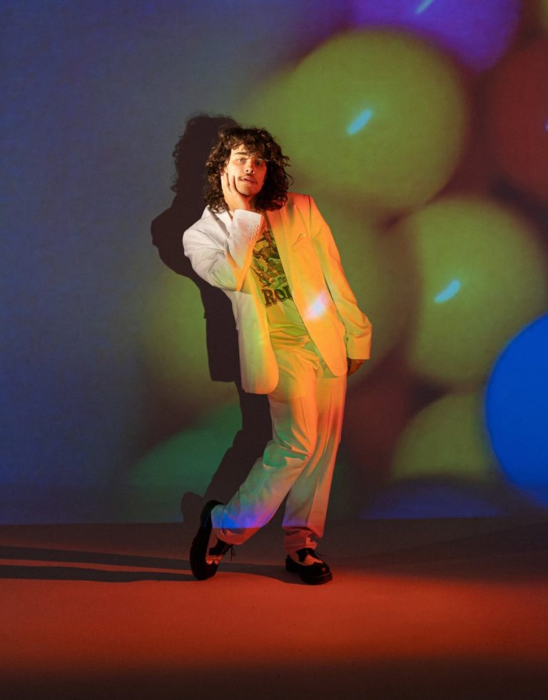Indie-Pop Provocateur Roe Kapara Turns Misery Into A Sun-Soaked Bop On “Crying On Vacation”