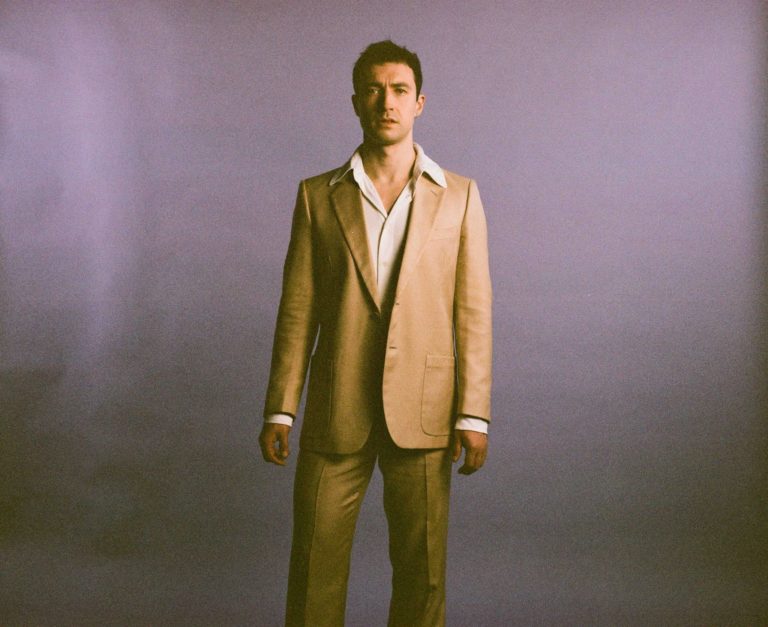 Irish New-Wave Favorite Christian Cohle Unveils “Living With Lucy” And Third Album ‘Queen Of Ashes’